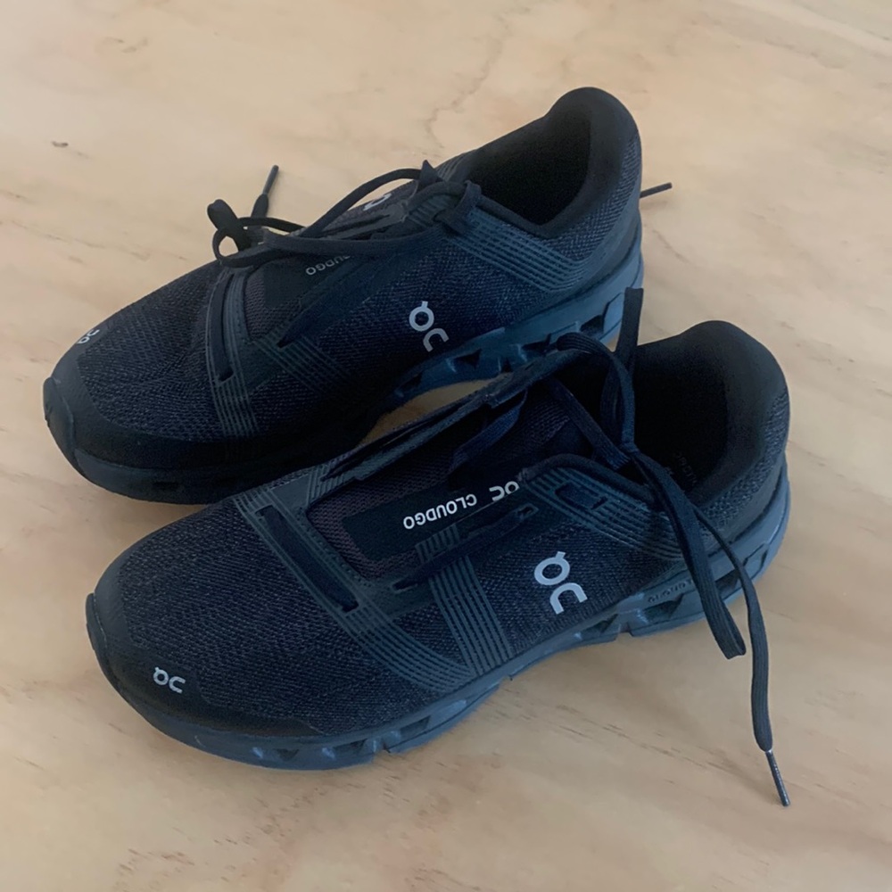 On cloud go running sneakers size 8